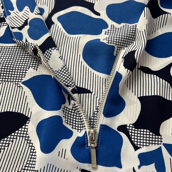 Floral V-Neck Blouse - Blue and White - Picture 5 of 11